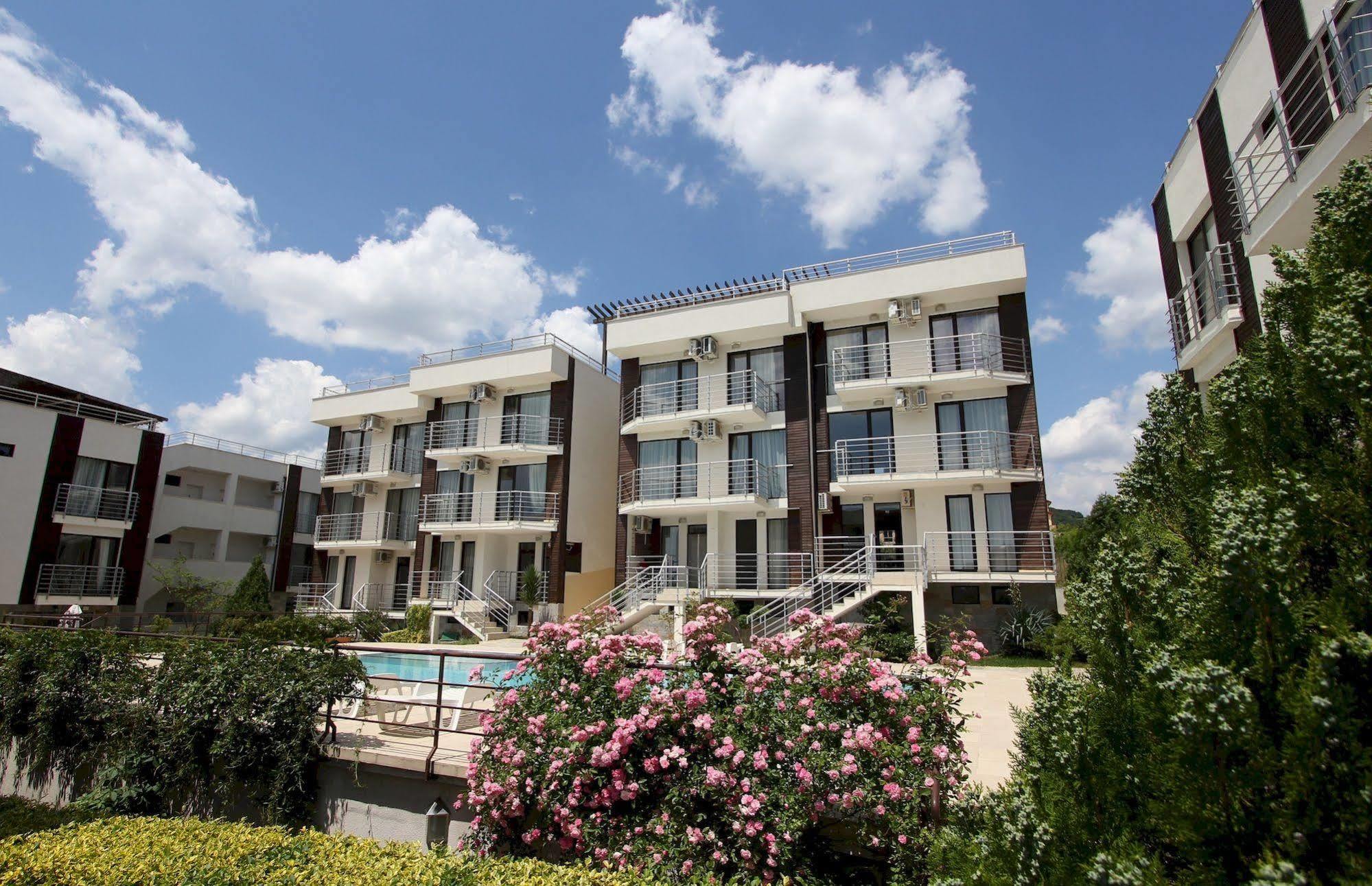 New Line Village Apartments Sunny Beach Exterior foto